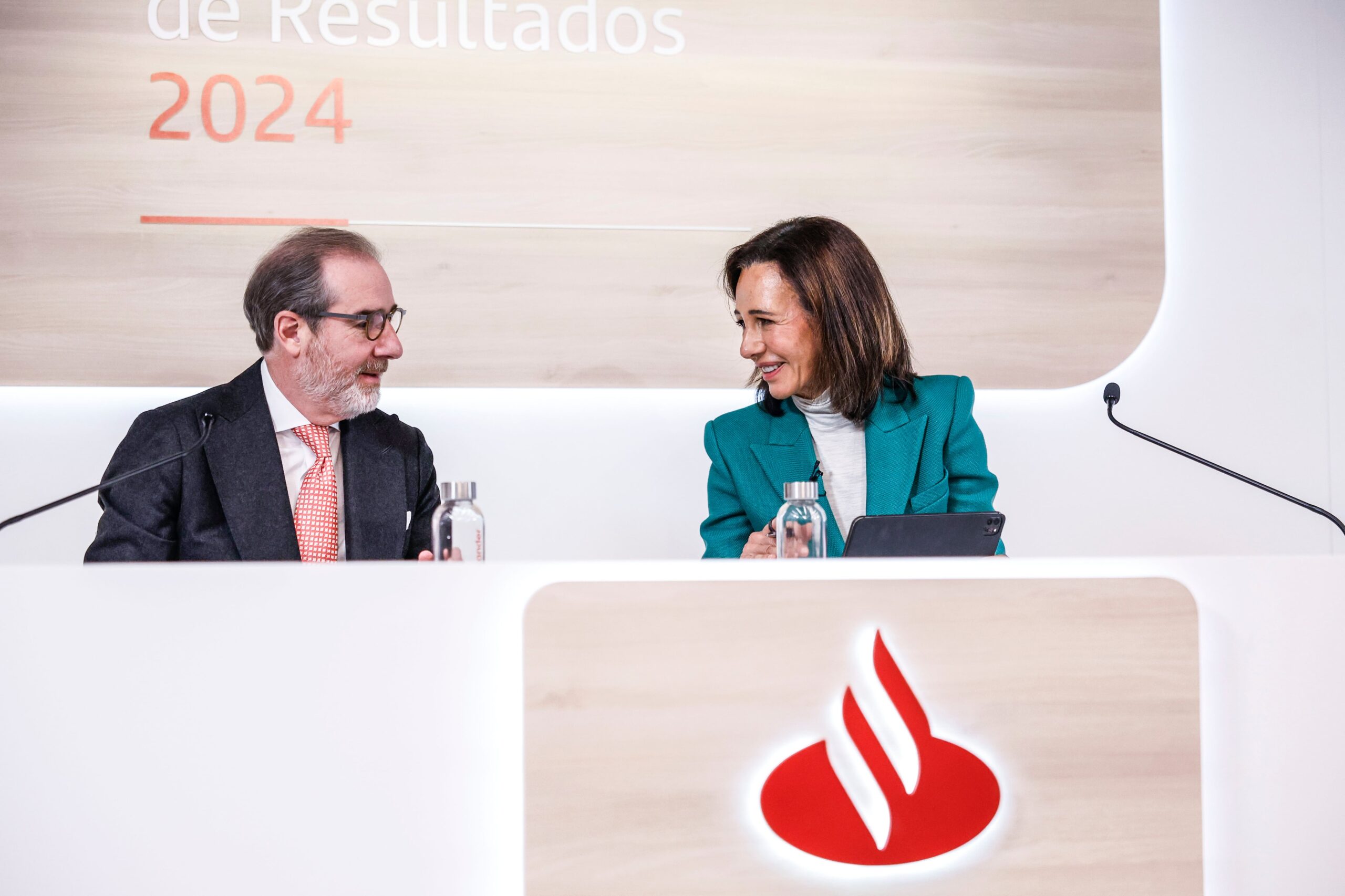 ana-botin,-presidenta-del-santander,-gano-13,7-millones-en-2024,-un-12%-mas