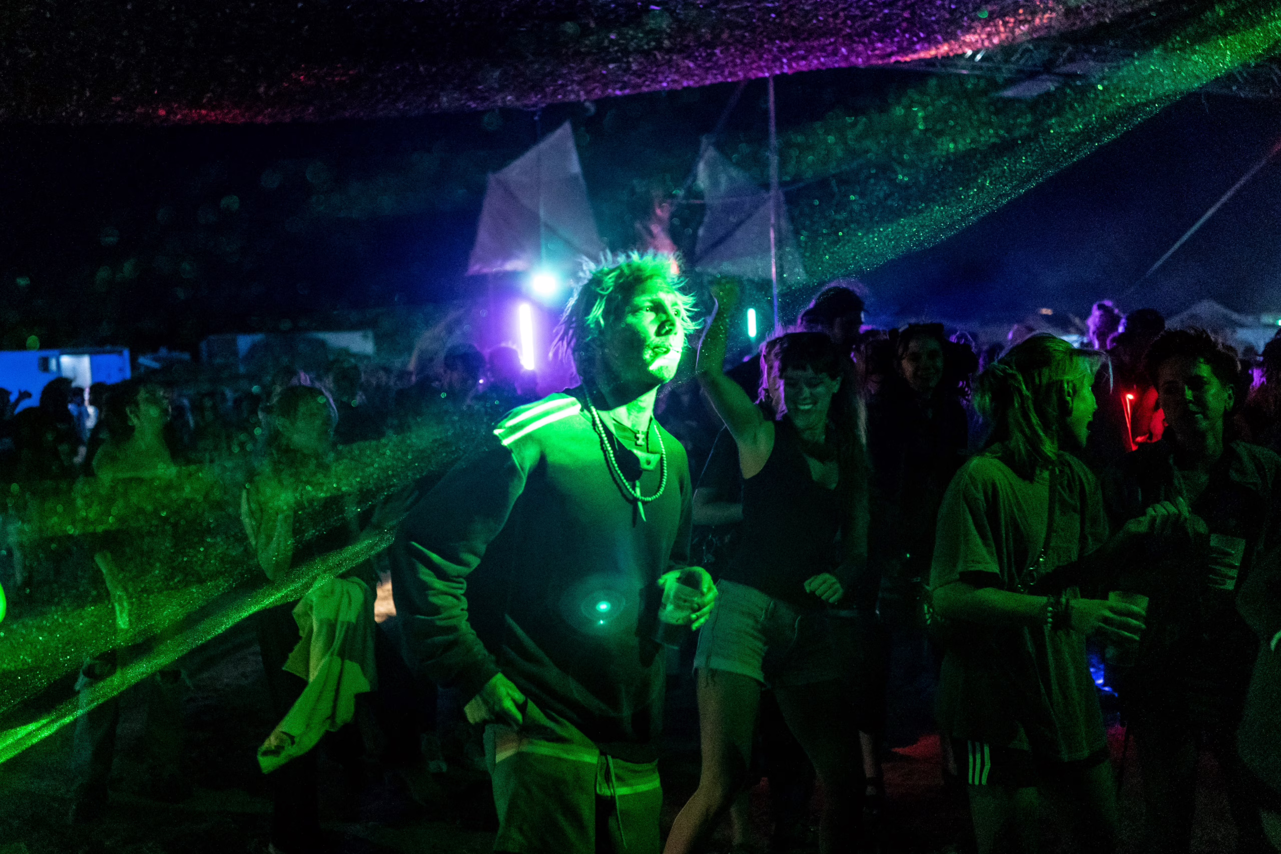 los-mossos-impiden-una-fiesta-‘rave’-en-un-antiguo-balneario-de-montserrat
