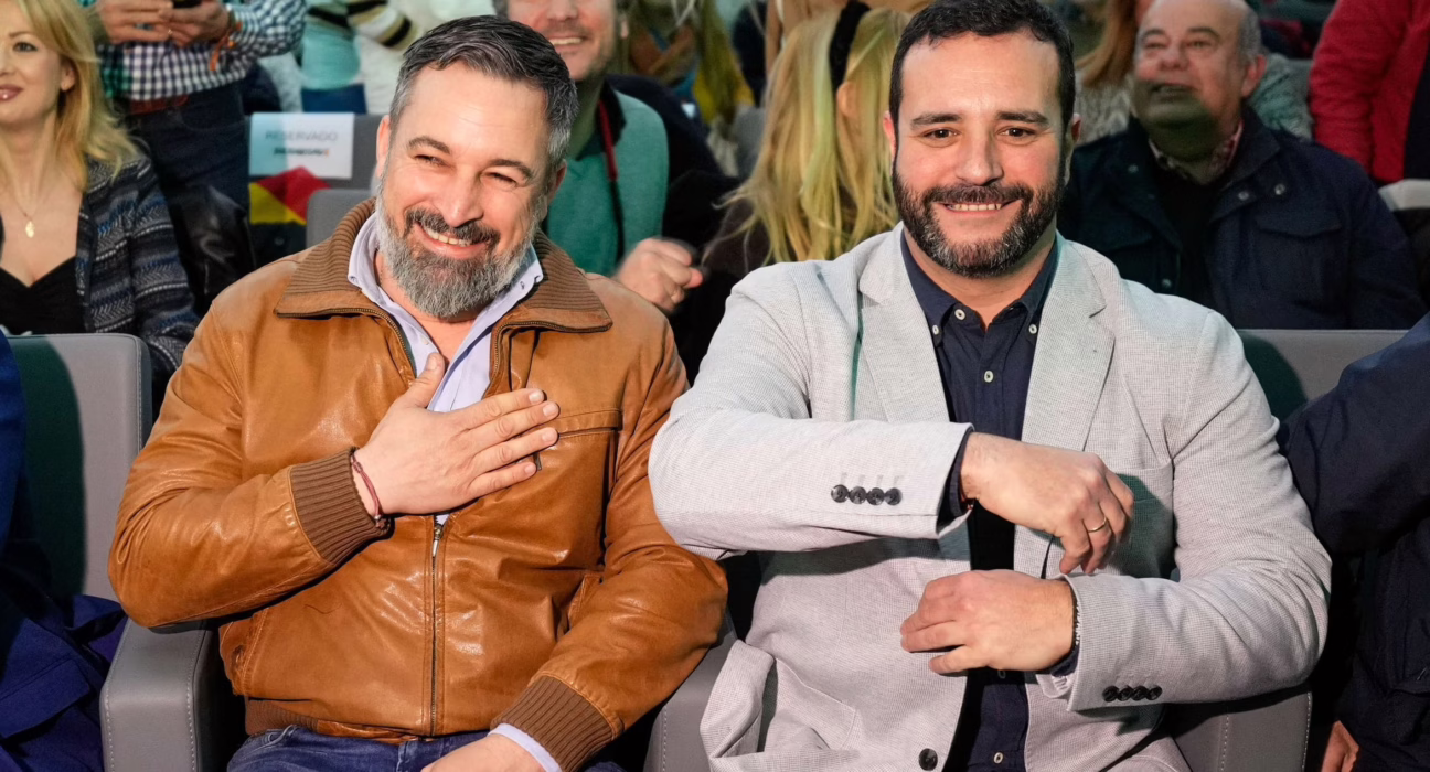 abascal-bendice-al-nuevo-lider-de-su-sindicato,-exdirigente-de-un-partido-neonazi