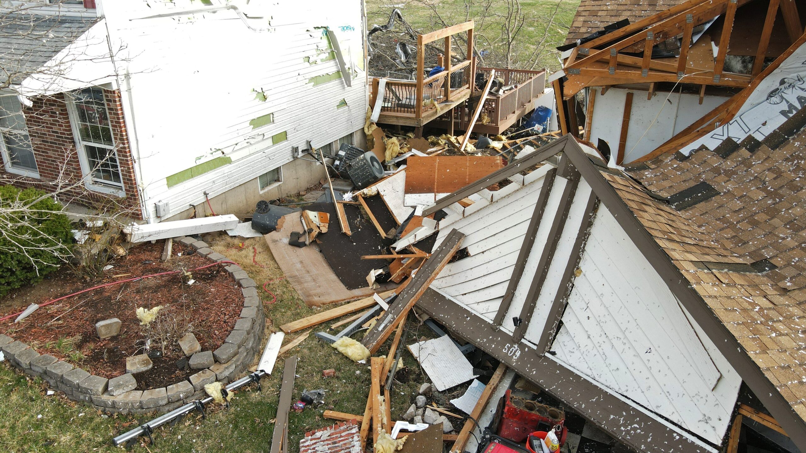 una-ola-de-tornados-provoca-la-muerte-de-al-menos-32-personas-a-su-paso-por-el-medio-oeste-y-el-sur-de-estados-unidos