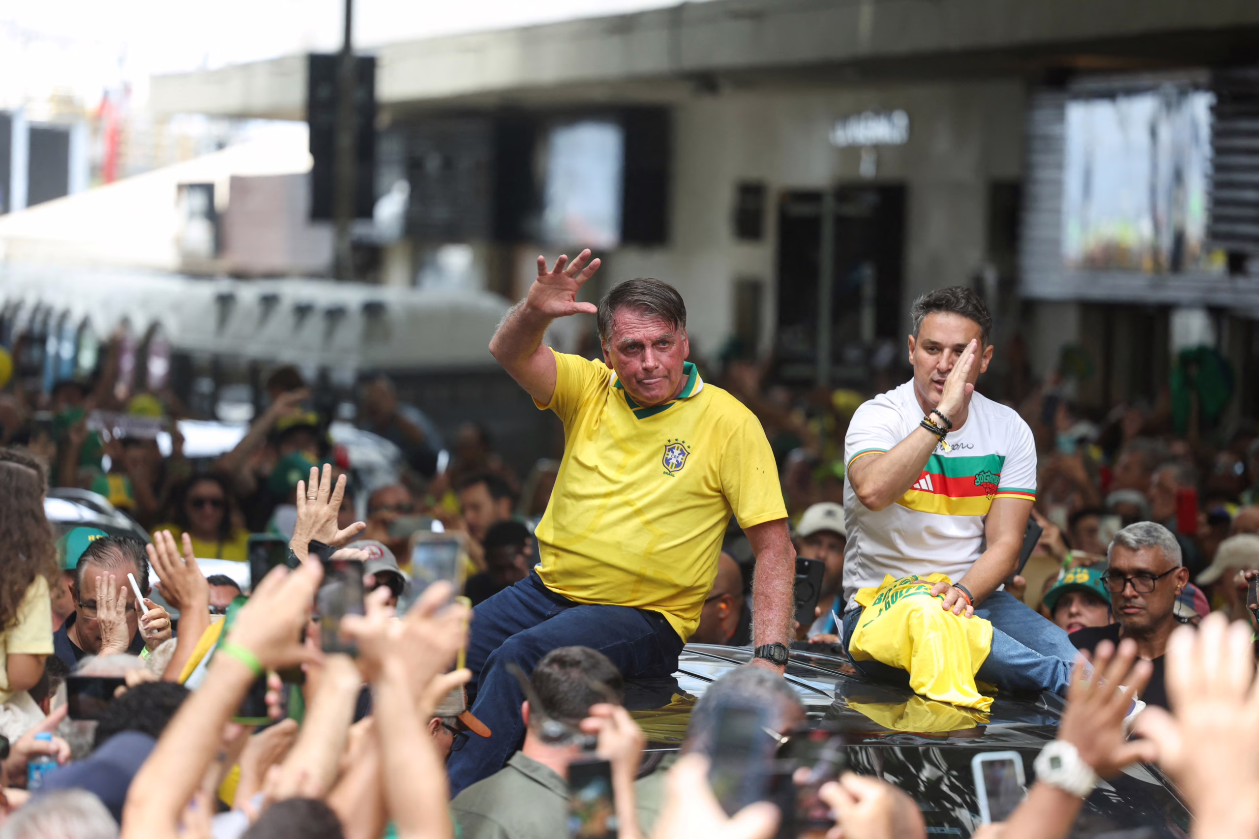 bolsonaro-defiende,-ante-miles-de-seguidores-en-copacabana,-que-una-eleccion-sin-el-no-sera-democratica