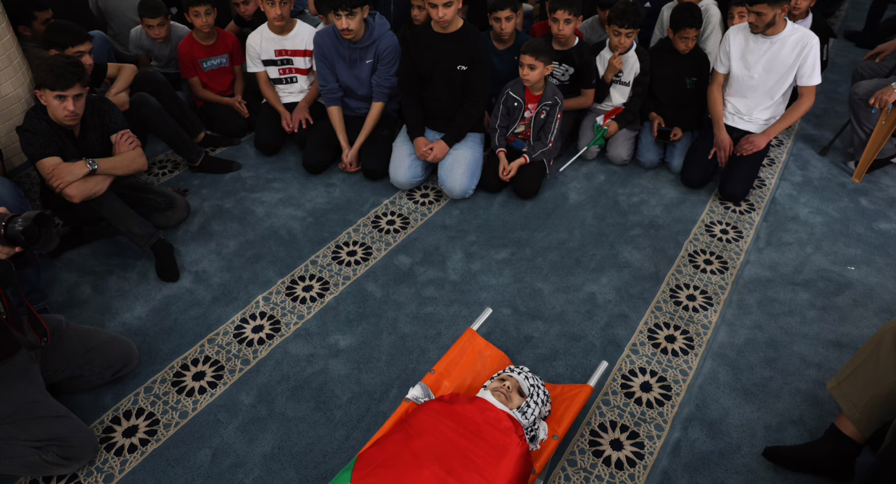 el-conflicto-en-oriente-proximo,-en-directo-|-el-ejercito-israeli-admite-que-ha-matado-a-un-menor-de-14-anos-en-cisjordania-al-que-acusa-de-ser-“terrorista”