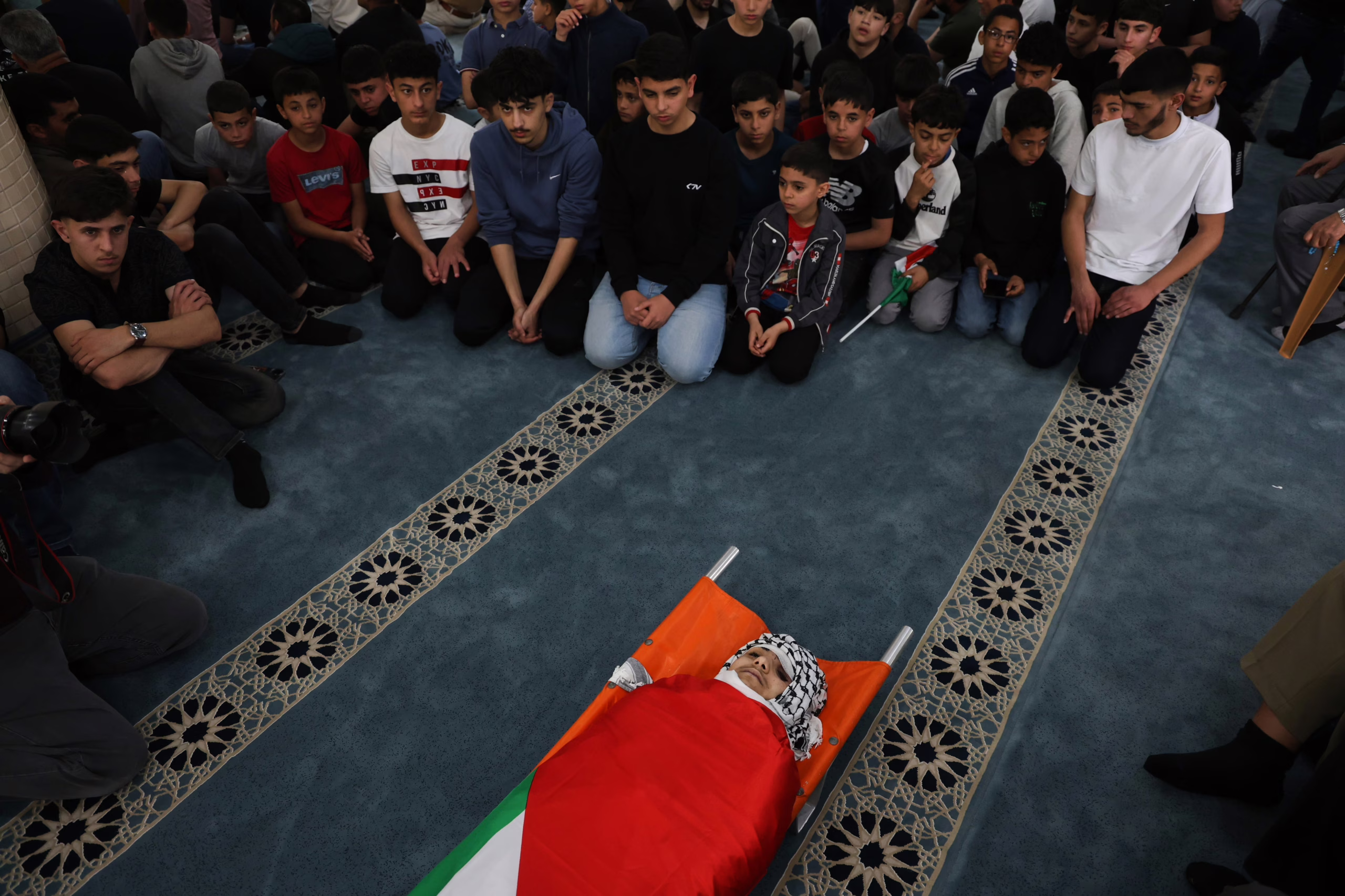 el-conflicto-en-oriente-proximo,-en-directo-|-el-ejercito-israeli-admite-que-ha-matado-a-un-menor-de-14-anos-en-cisjordania-al-que-acusa-de-ser-“terrorista”