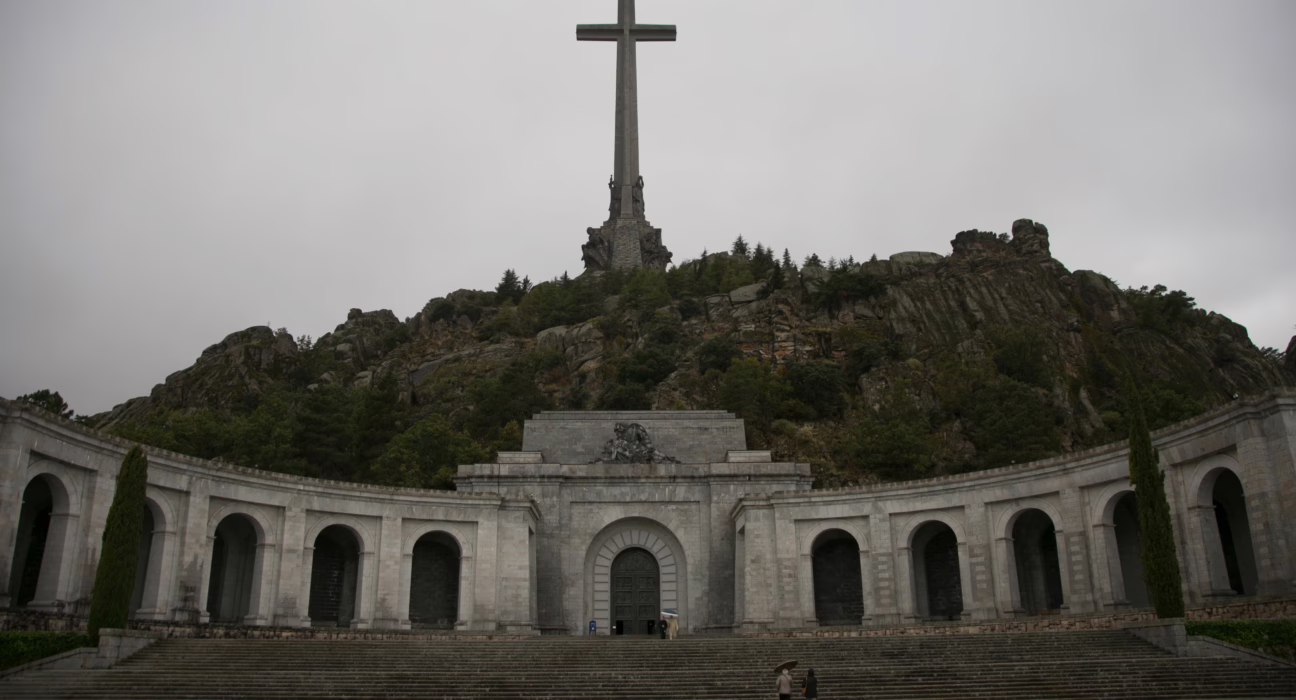 el-gobierno-presenta-el-concurso-publico-para-la-resignificacion-del-valle-de-cuelgamuros