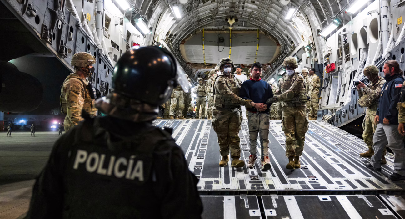 el-supremo-de-estados-unidos-impide-a-trump-deportar-inmigrantes-con-una-ley-de-guerra-de-1798