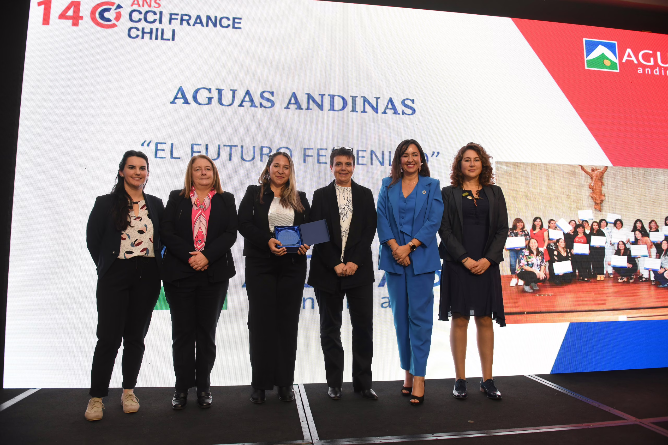 aguas-andinas-es-distinguida-con-premio-de-responsabilidad-social-empresarial-2024-por-su-programa-“el-futuro-es-femenino”