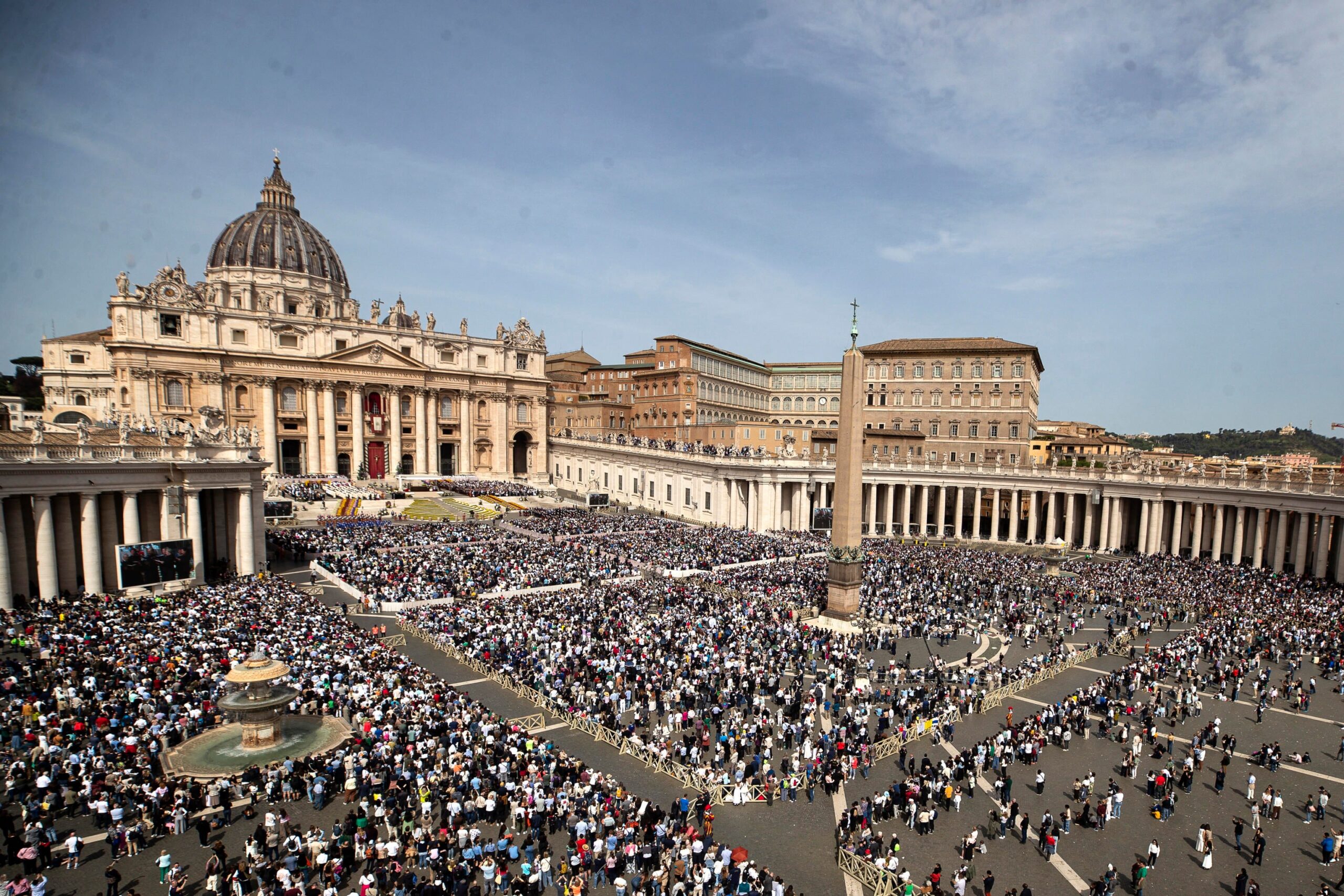 tres-novedades-tras-la-muerte-del-papa-francisco:-un-funeral-mas-simple,-una-tumba-distinta-y-un-conclave-mas-pronto
