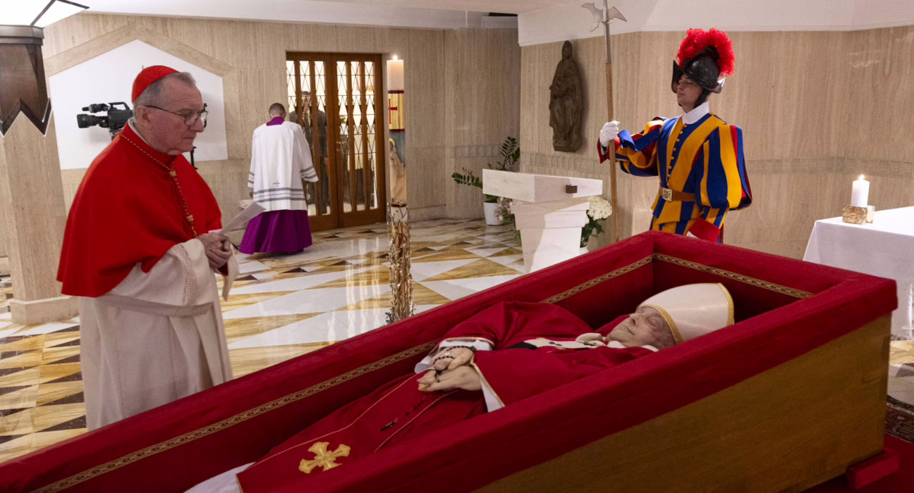 ultima-hora-de-la-muerte-del-papa-francisco-|-los-reyes,-montero,-diaz,-bolanos-y-feijoo-iran-al-funeral-del-papa,-al-que-no-acudira-sanchez