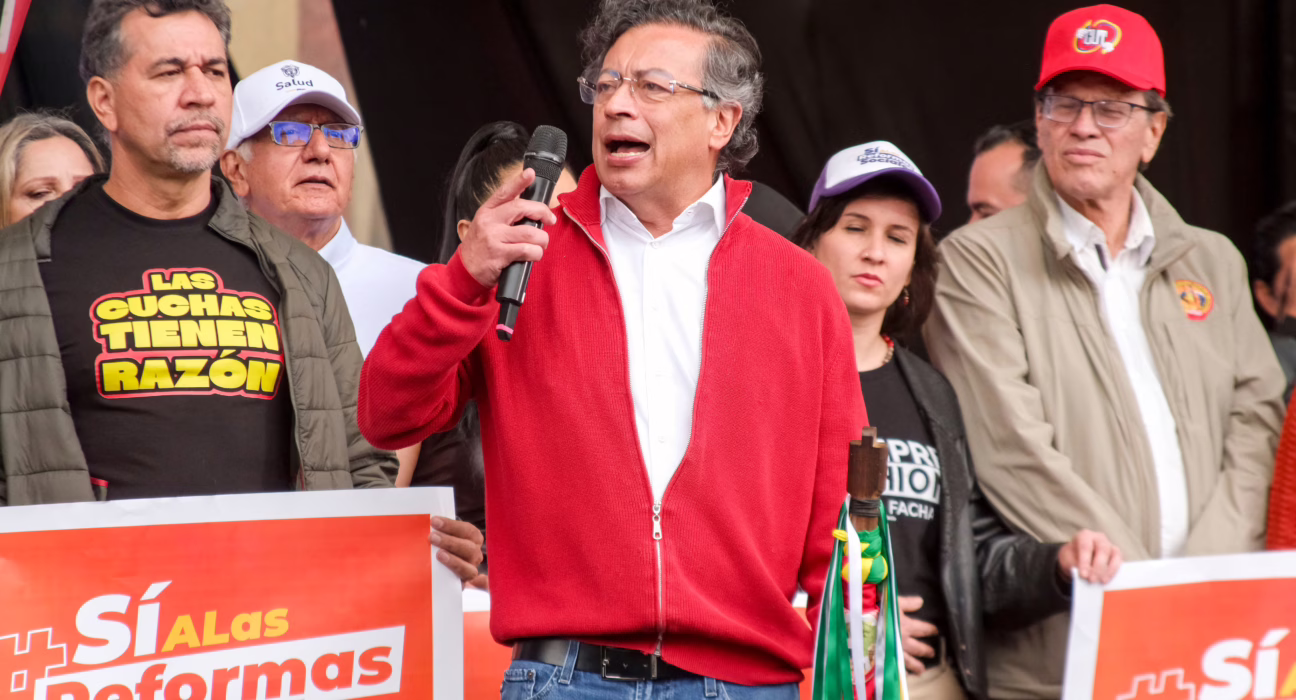 recargo-nocturno-desde-las-6,-contrato-laboral-agrario-y-licencias-menstruales-incapacitantes:-las-12-preguntas-de-la-consulta-popular-de-petro