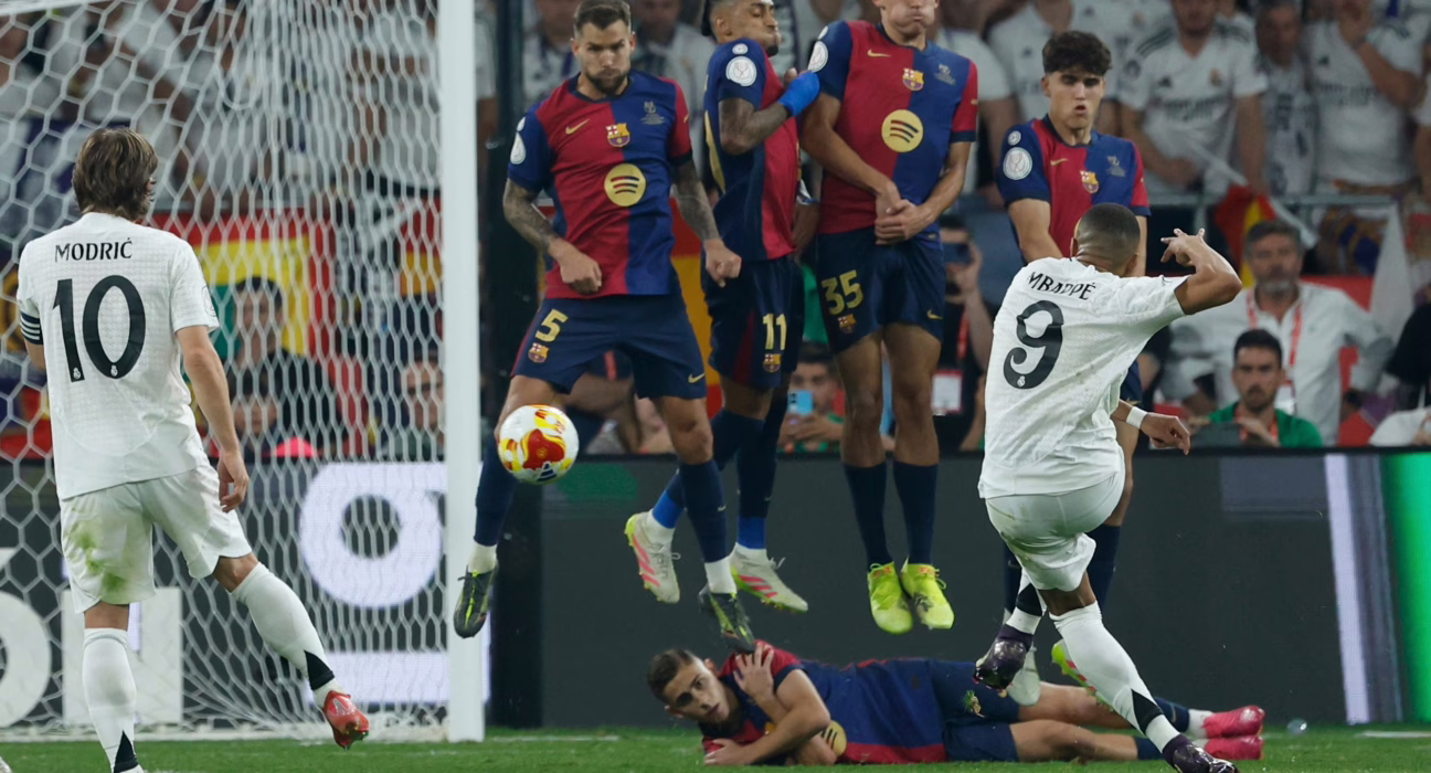 barcelona-–-real-madrid,-la-final-de-la-copa-del-rey-en-directo-|-tchouameni-y-mbappe-remontan-el-partido-para-el-madrid