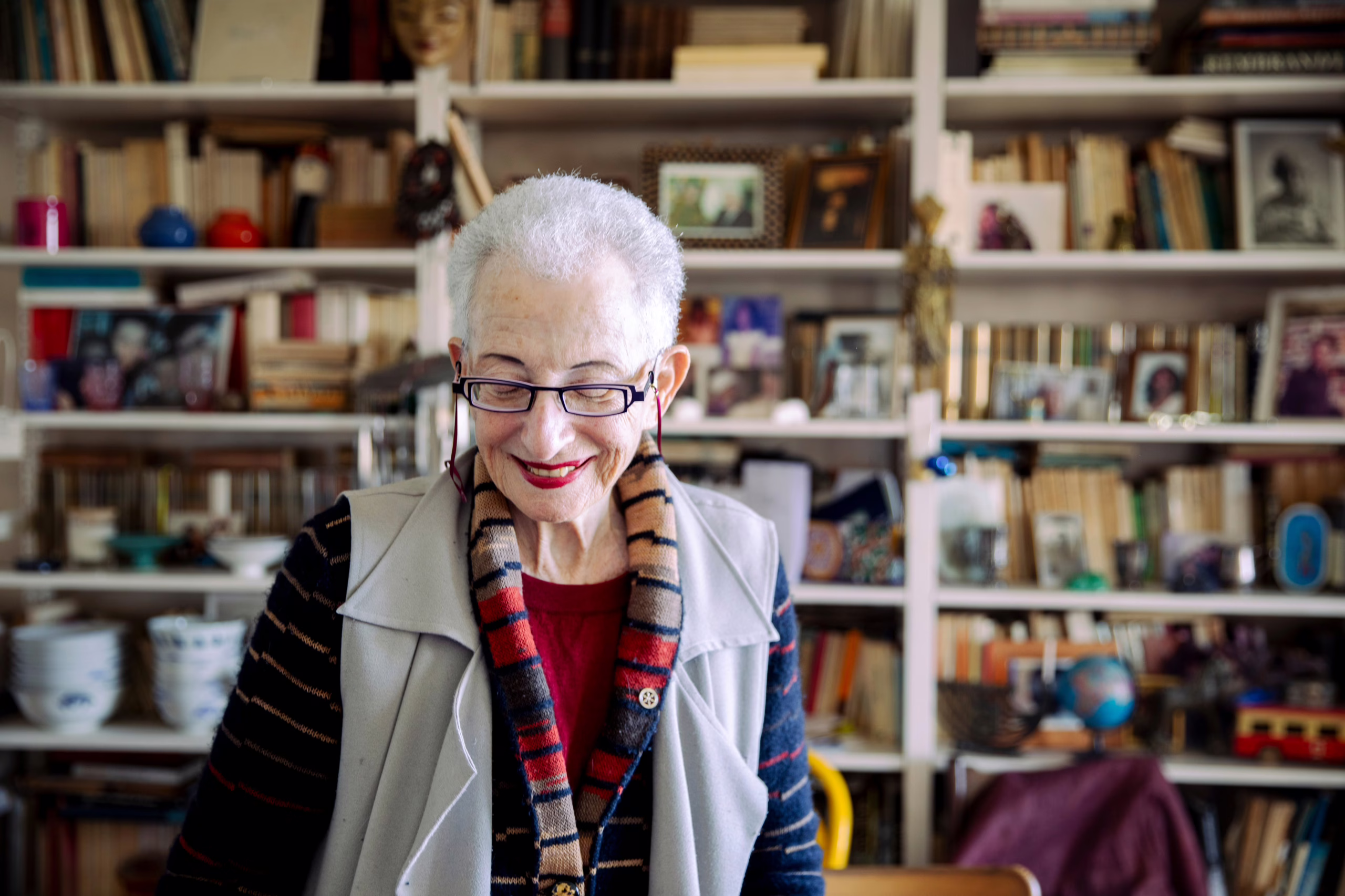 helene-cixous,-escritora:-“creci-rodeada-de-muerte-y-busque-en-los-libros-como-sobrevivir”