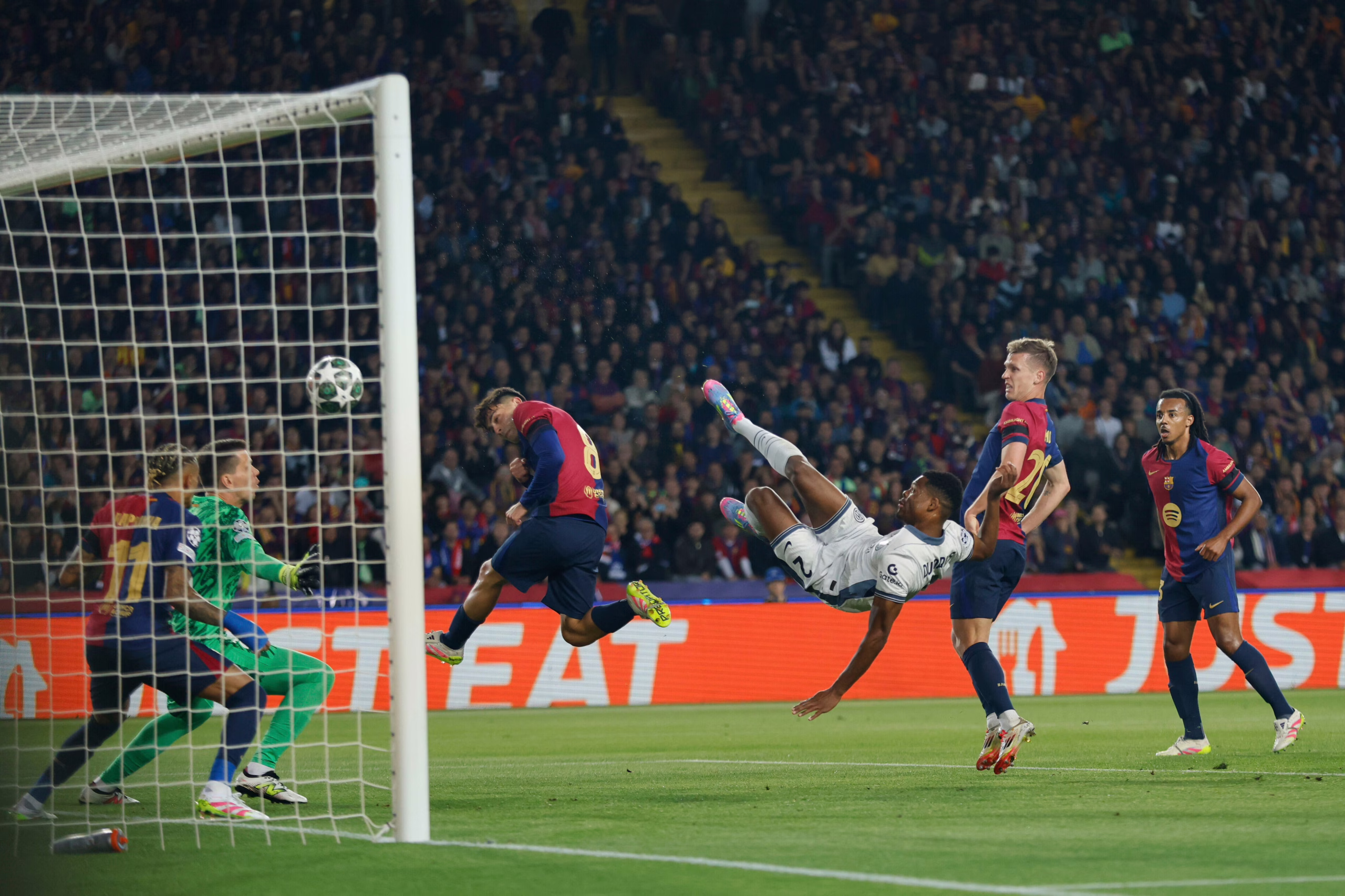 un-irreductible-barca,-con-un-admirable-lamine,-empata-ante-el-inter