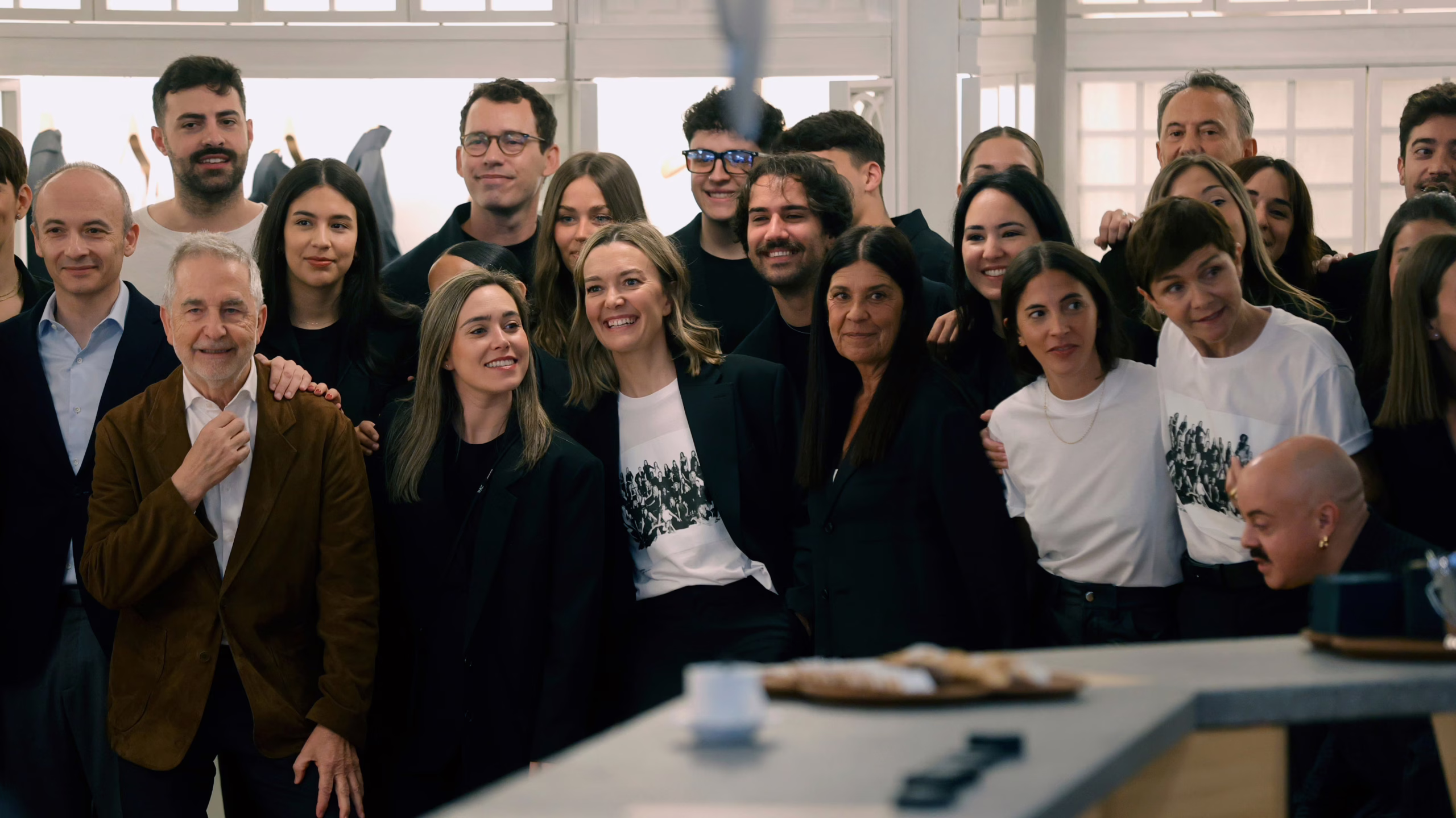 zara-celebra-50-anos-con-un-rediseno-de-su-primera-tienda-en-a-coruna-y-con-las-50-mejores-modelos-del-mundo