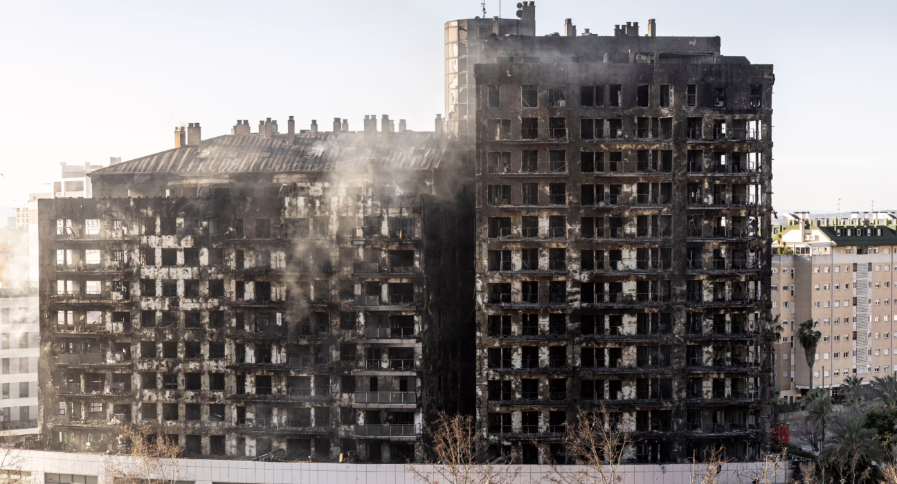 la-audiencia-de-valencia-rechaza-que-se-investigue-al-fabricante-de-la-fachada-del-edificio-incendiado-de-campanar