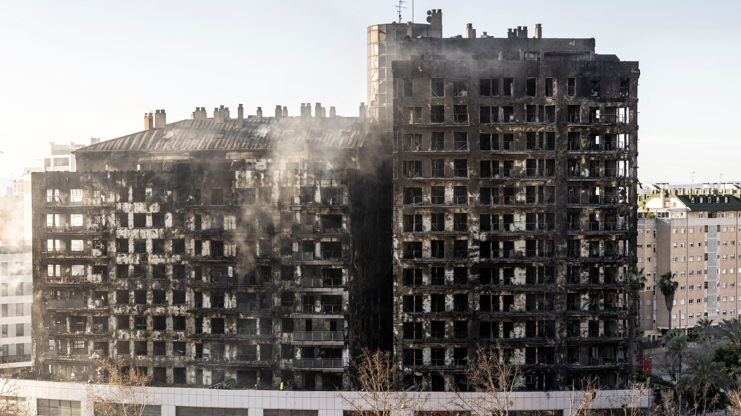 la-audiencia-de-valencia-rechaza-que-se-investigue-al-fabricante-de-la-fachada-del-edificio-incendiado-de-campanar
