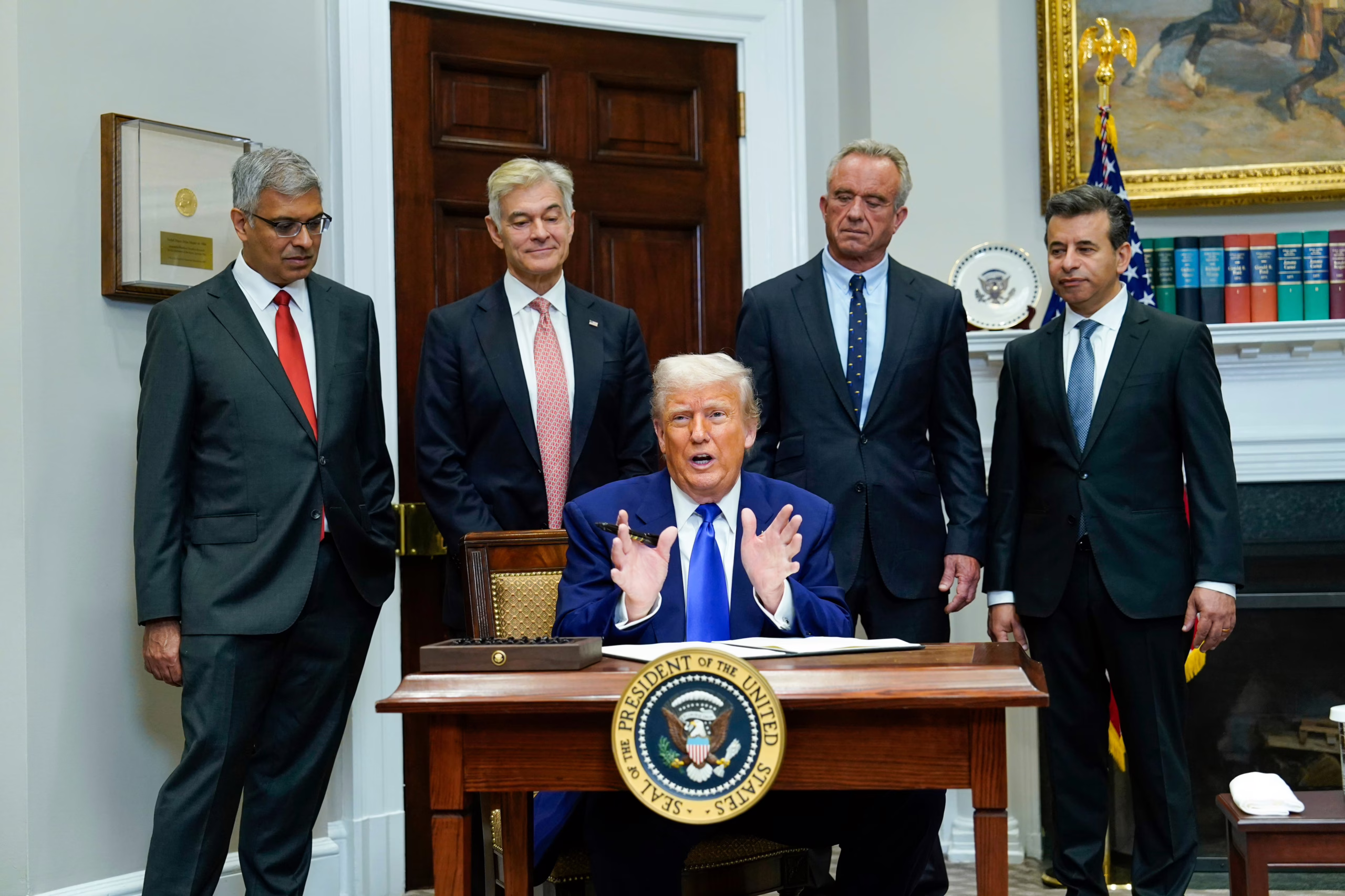 trump-decreta-una-rebaja-de-hasta-el-80%-en-los-medicamentos-y-exige-a-las-farmaceuticas-que-los-suban-en-el-extranjero