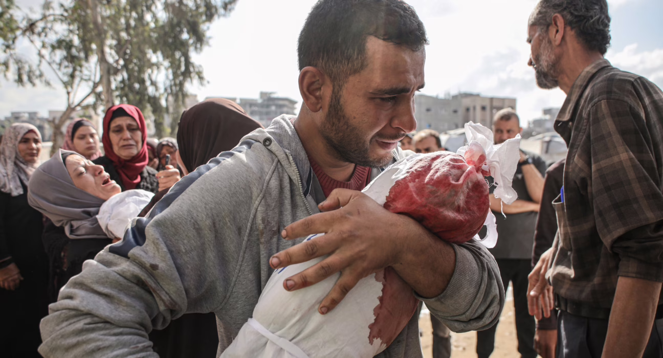 israel-mata-a-mas-de-80-personas-en-gaza,-entre-ellas-22-ninos,-en-pleno-viaje-de-trump-a-oriente-proximo