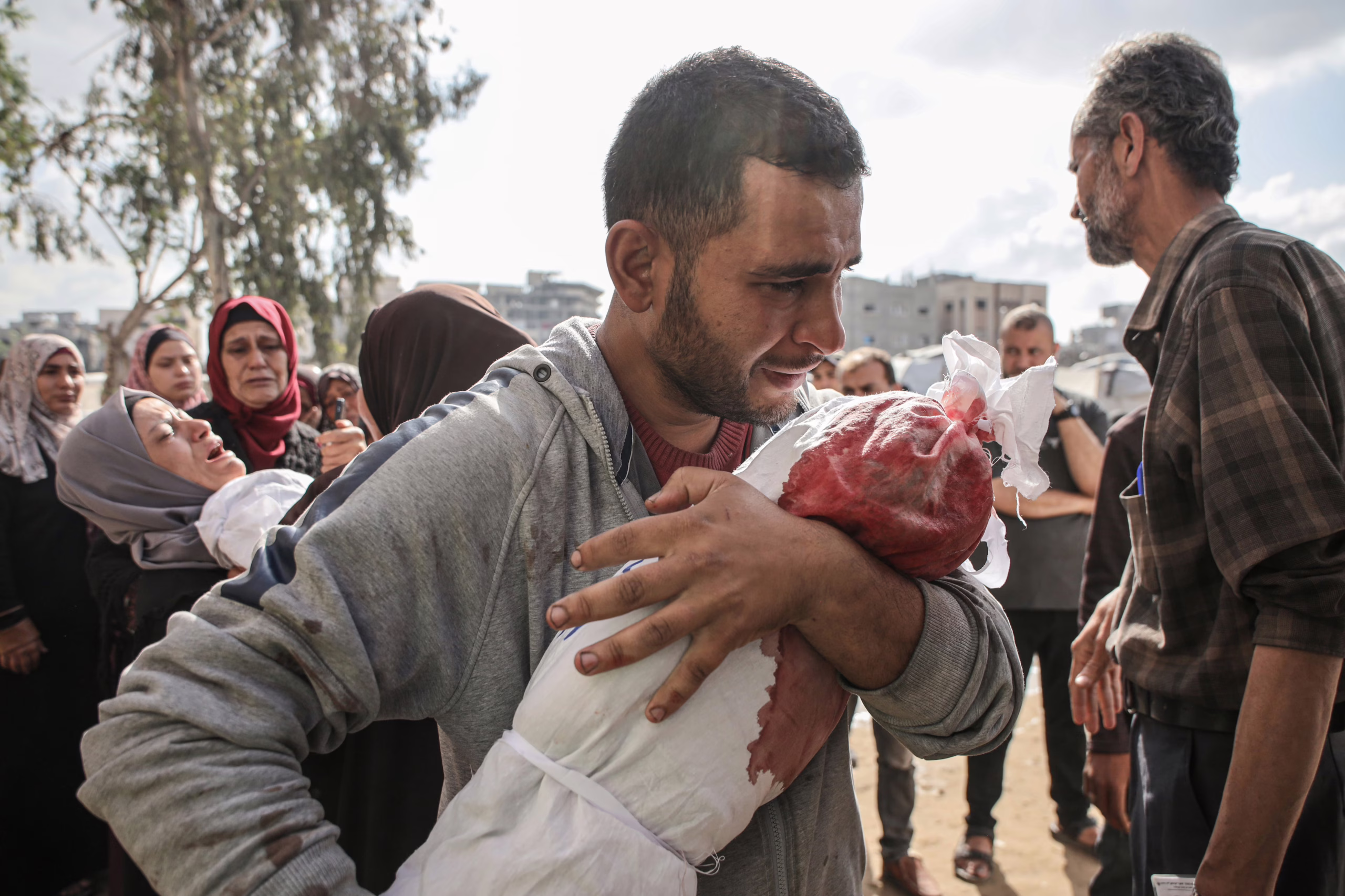 israel-mata-a-mas-de-80-personas-en-gaza,-entre-ellas-22-ninos,-en-pleno-viaje-de-trump-a-oriente-proximo