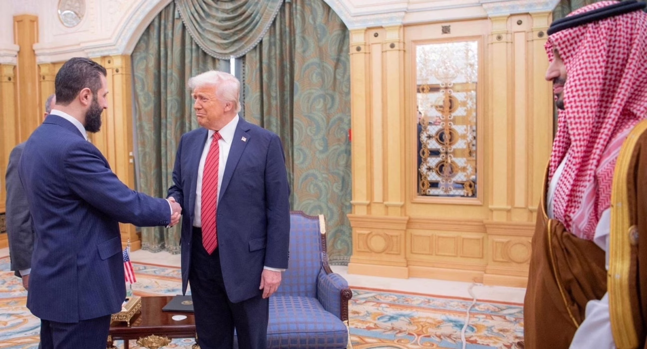 trump-insta-a-siria-a-normalizar-las-relaciones-con-israel-en-la-primera-reunion-con-su-presidente