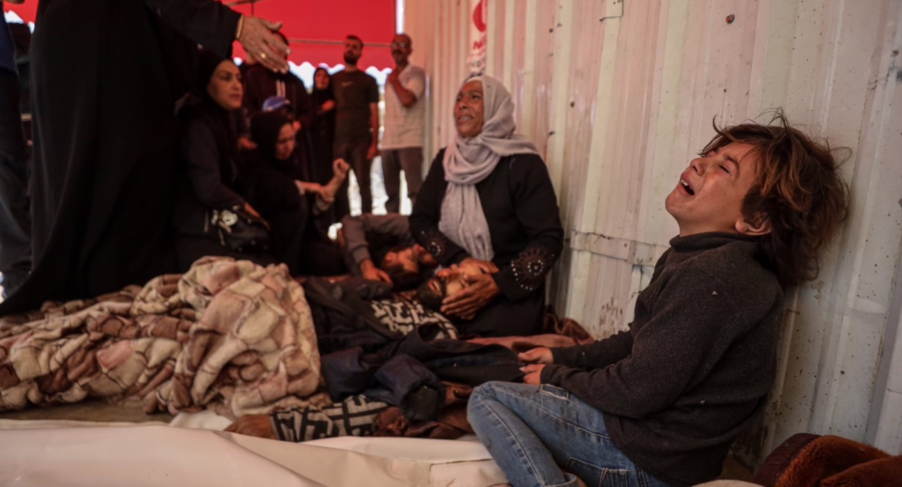 israel-mata-a-mas-de-100-palestinos-en-gaza-en-nuevos-ataques-mientras-prepara-otra-ofensiva-terrestre