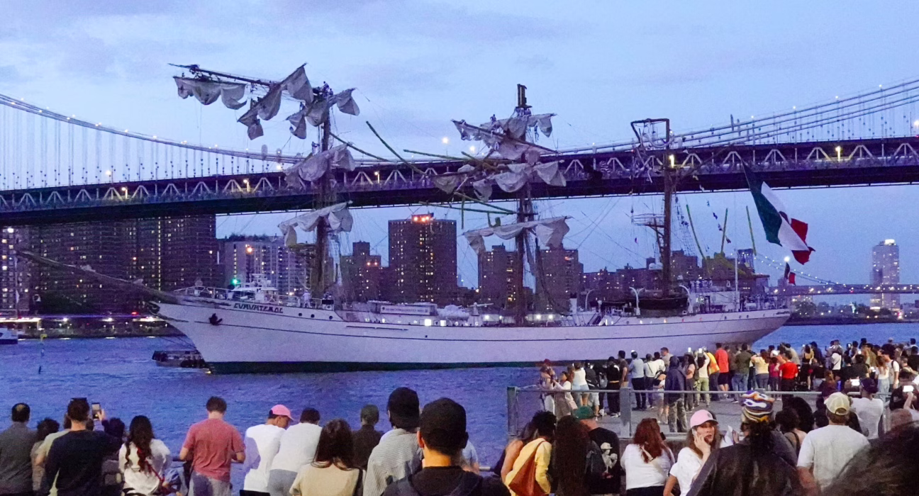 dos-tripulantes-muertos-al-chocar-el-buque-mexicano-‘cuauhtemoc’-con-el-puente-de-brooklyn