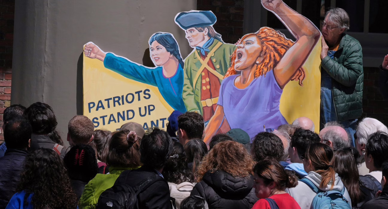 la-administracion-de-trump-prohibe-a-harvard-la-admision-de-estudiantes-extranjeros