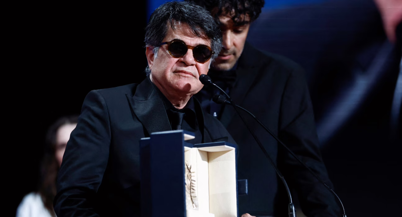 el-irani-jafar-panahi-gana-la-palma-de-oro-en-cannes-por-una-pelicula-que-reivindica-la-humanidad-y-la-compasion