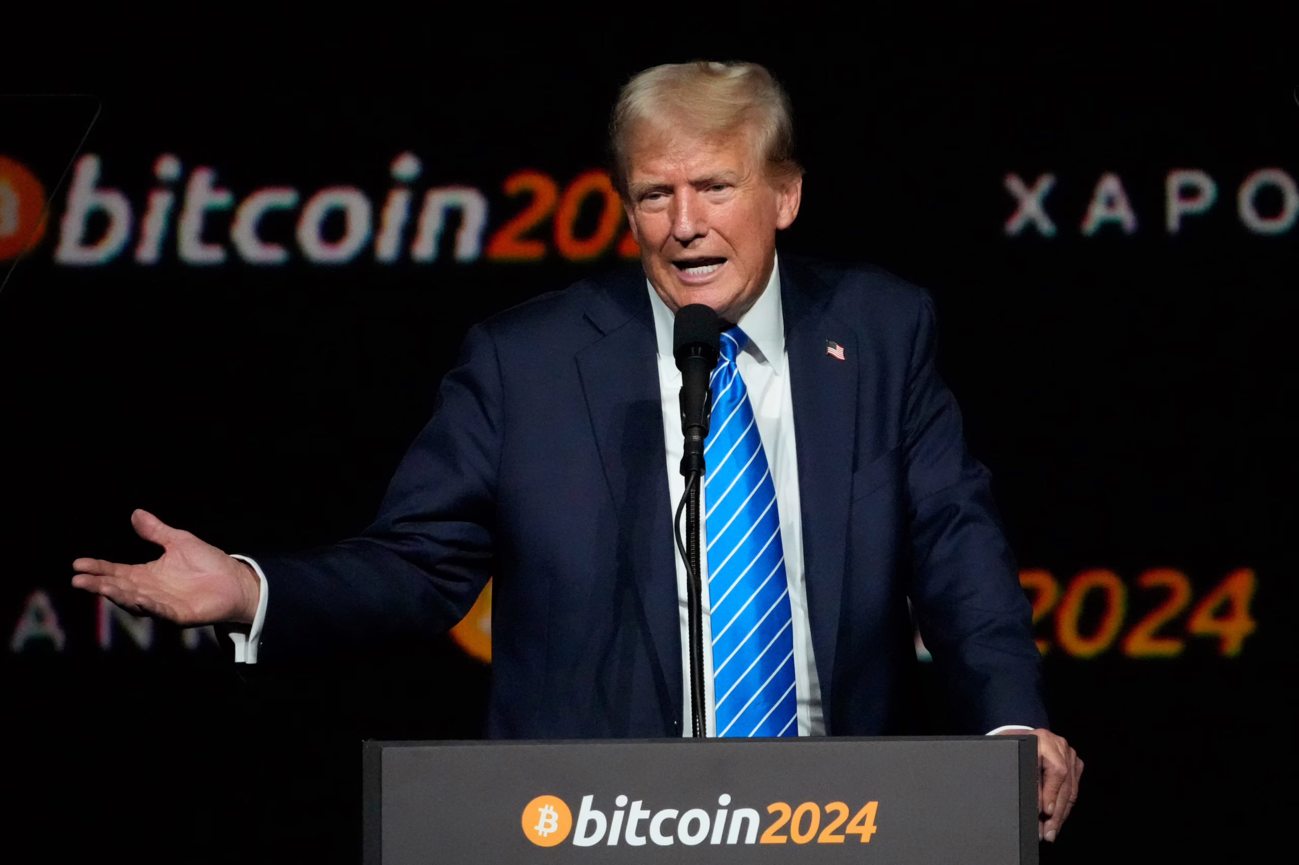 la-red-social-de-trump-capta-2.500-millones-de-dolares-para-invertir-en-bitcoin