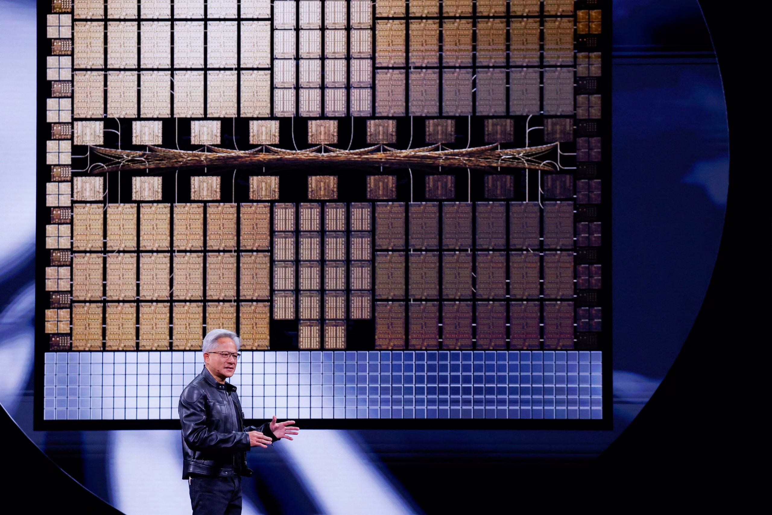 los-ingresos-de-nvidia-se-disparan-un-69%-pese-a-las-restricciones-de-venta-de-microprocesadores-a-china