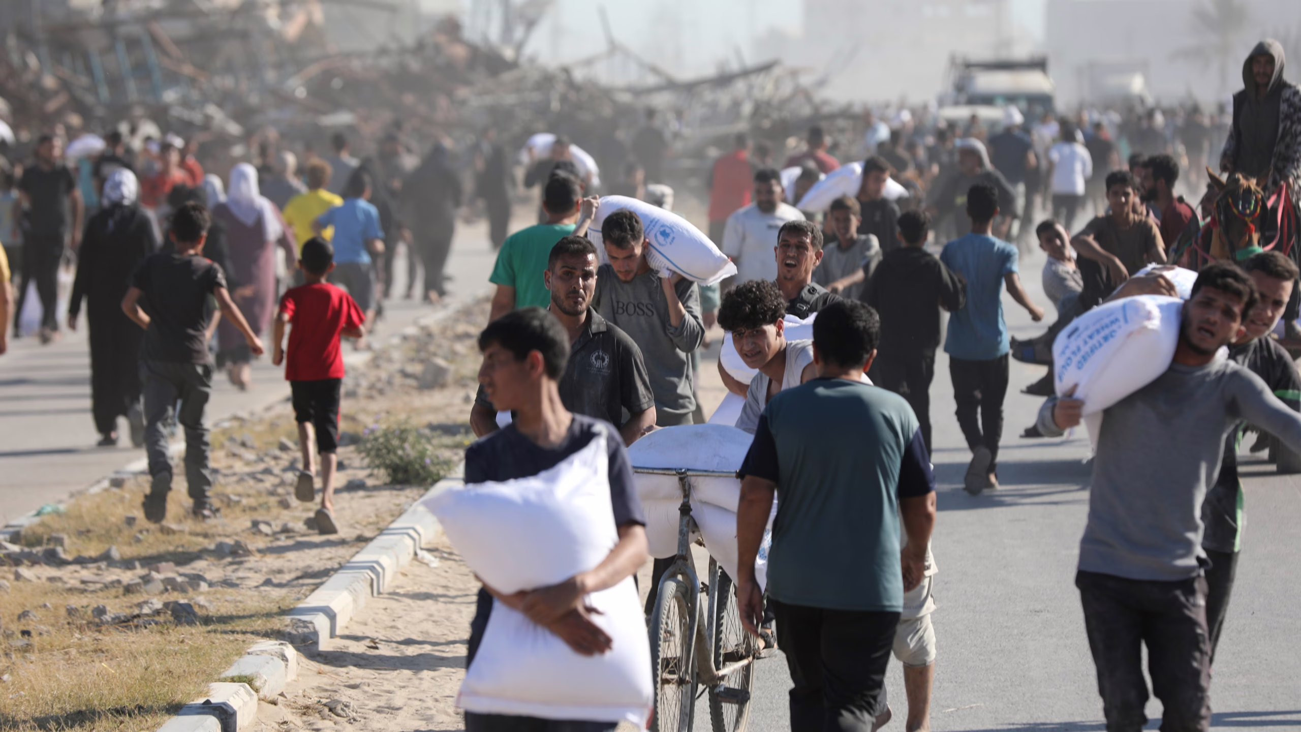el-caos-marca-las-dos-primeras-jornadas-de-reparto-de-ayuda-en-gaza-a-manos-de-una-fundacion-privada-al-margen-de-la-onu