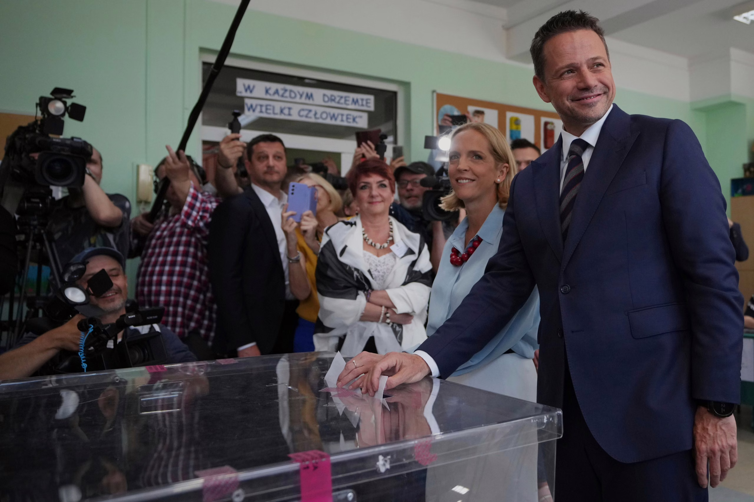 las-proyecciones-en-las-presidenciales-polacas-apuntan-a-una-victoria-del-ultraconservador-karol-nawrocki