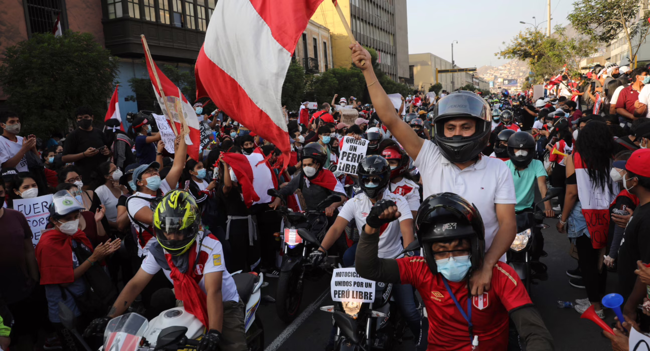 motociclistas-en-peru-protestan-por-las-nuevas-medidas-impuestas-por-el-gobierno-que-califican-de-“discriminatorias”