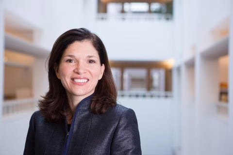 el-bid-nombra-a-laura-alfaro-nueva-economista-jefe-y-consejera-economica