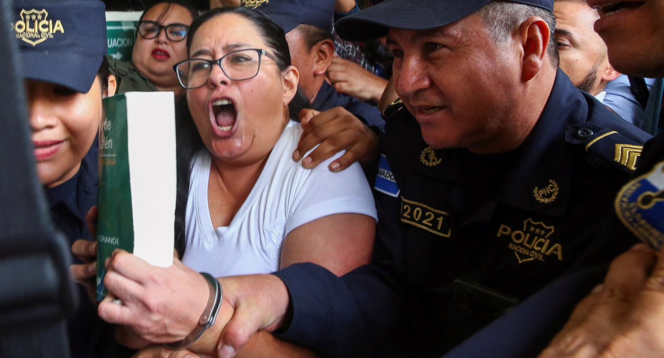 “¡soy-una-presa-politica!”:-la-abogada-salvadorena-ruth-lopez-denuncia-la-persecucion-de-bukele