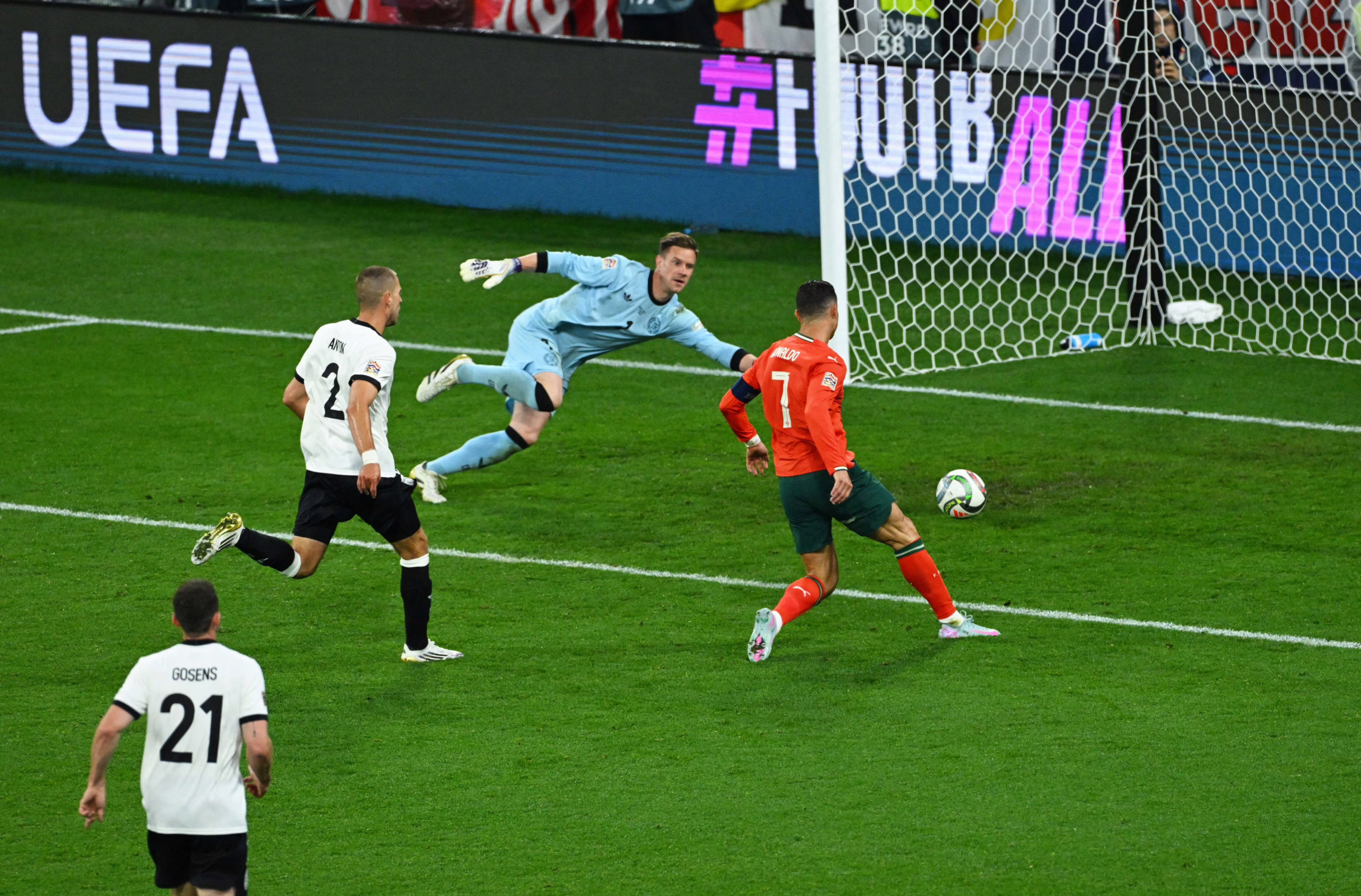 vitinha-rejuvenece-a-cristiano-y-portugal-es-finalista-de-la-nations-league