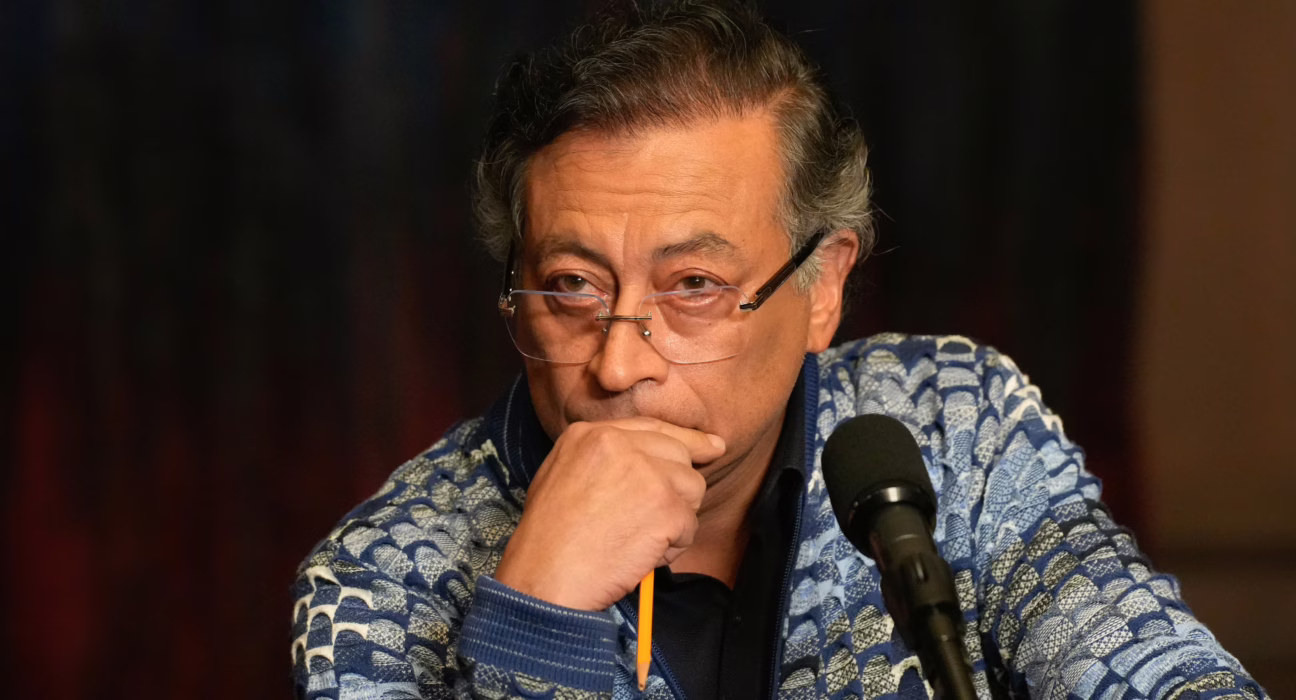 petro-exige-a-su-gabinete-apoyar-el-decreto-que-convoca-a-una-consulta-popular:-“ministro-que-no-firme,-se-va”