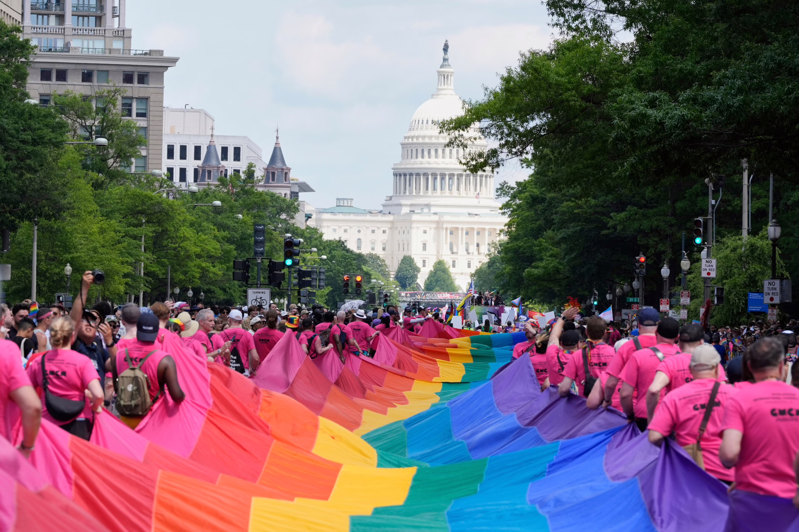 el-orgullo-mundial-lgtbiq+-planta-cara-a-trump:-“quiere-negar-nuestro-derecho-a-existir”