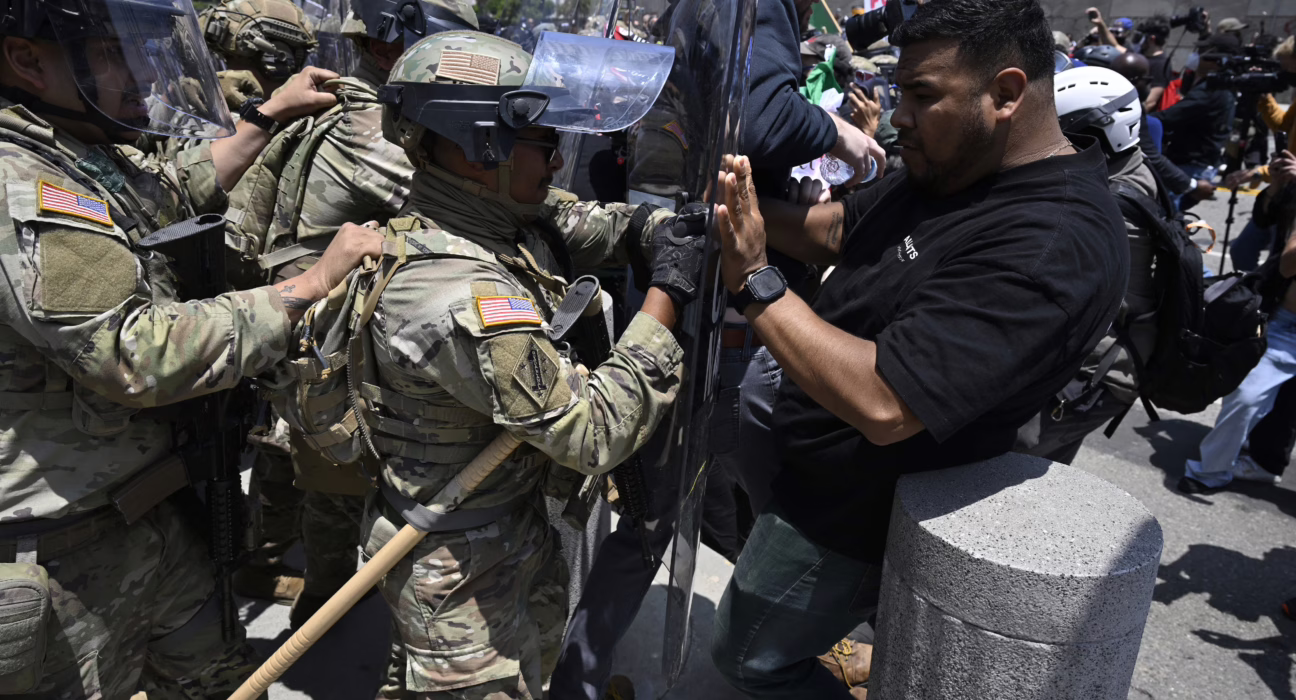 el-despliegue-de-la-guardia-nacional-enfrenta-a-donald-trump-contra-las-autoridades-de-california