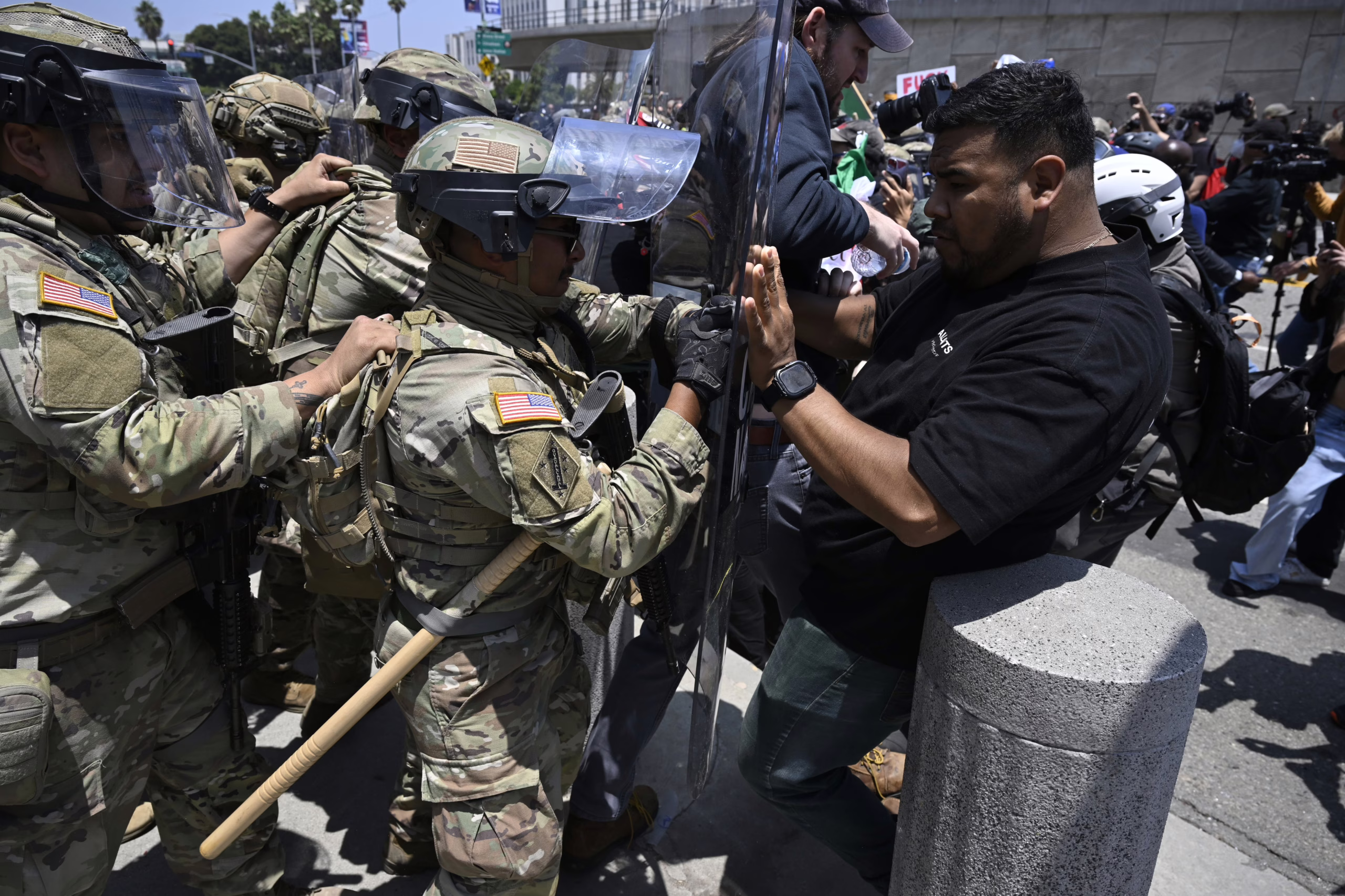el-despliegue-de-la-guardia-nacional-enfrenta-a-donald-trump-contra-las-autoridades-de-california
