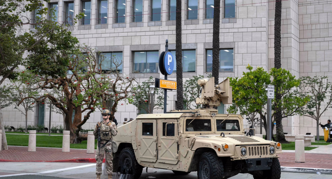 los-‘marines’-enviados-por-trump-se-despliegan-ya-por-california-en-plena-escalada-de-tension-entre-administraciones
