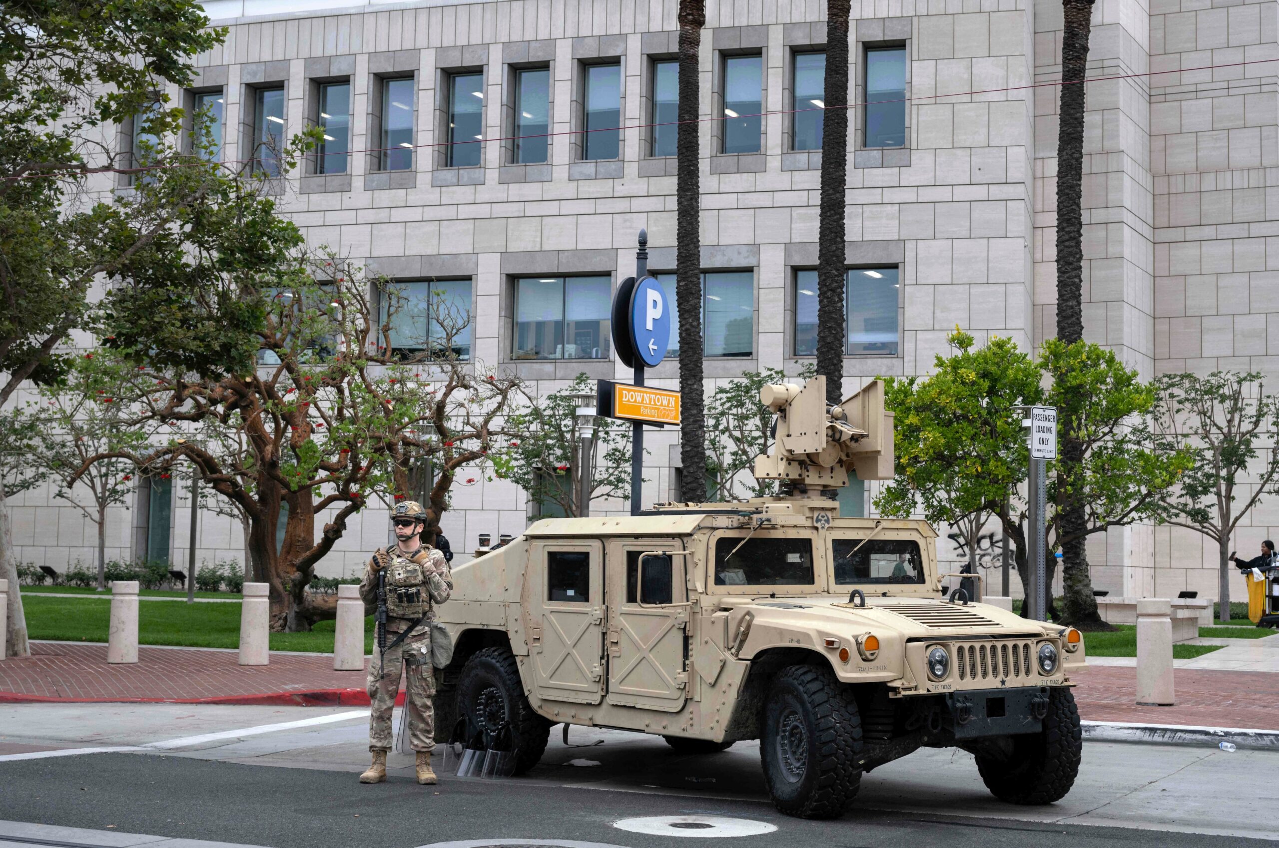los-‘marines’-enviados-por-trump-se-despliegan-ya-por-california-en-plena-escalada-de-tension-entre-administraciones