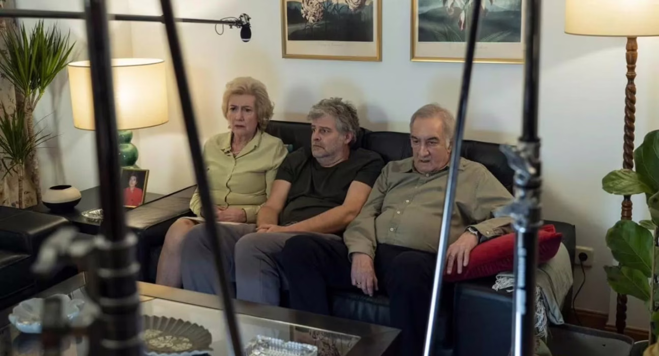 volver-a-casa-de-tus-padres-cumplidos-los-40:-la-crisis-de-la-vivienda-inspira-a-la-ficcion-espanola