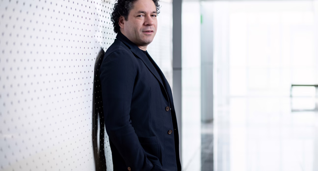 gustavo-dudamel:-“a-medida-que-beethoven-se-fue-quedando-sordo-creo-su-propio-lenguaje-musical-que-sigue-siendo-vanguardista”