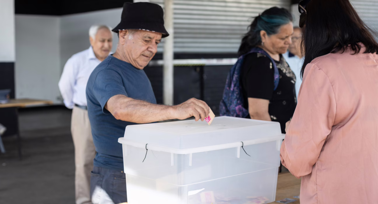 primarias-presidenciales-2025-en-chile:-quienes-pueden-votar-y-quienes-no-en-las-elecciones
