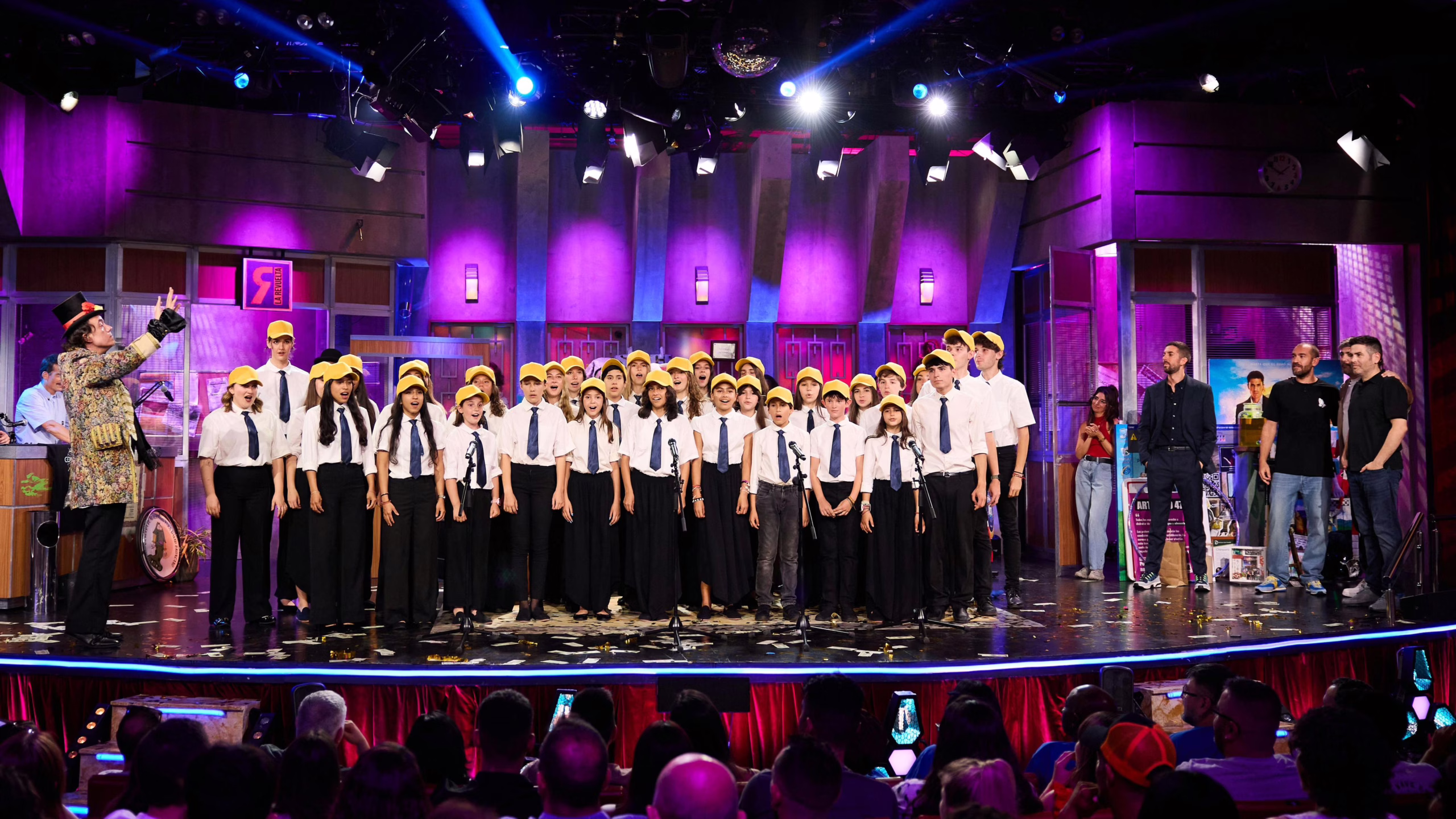 un-coro-de-ninos-cantando-‘como-camaron’:-la-sorpresa-que-dejo-boquiabiertos-a-estopa-que-‘la-revuelta’-tenia-preparada-en-callao